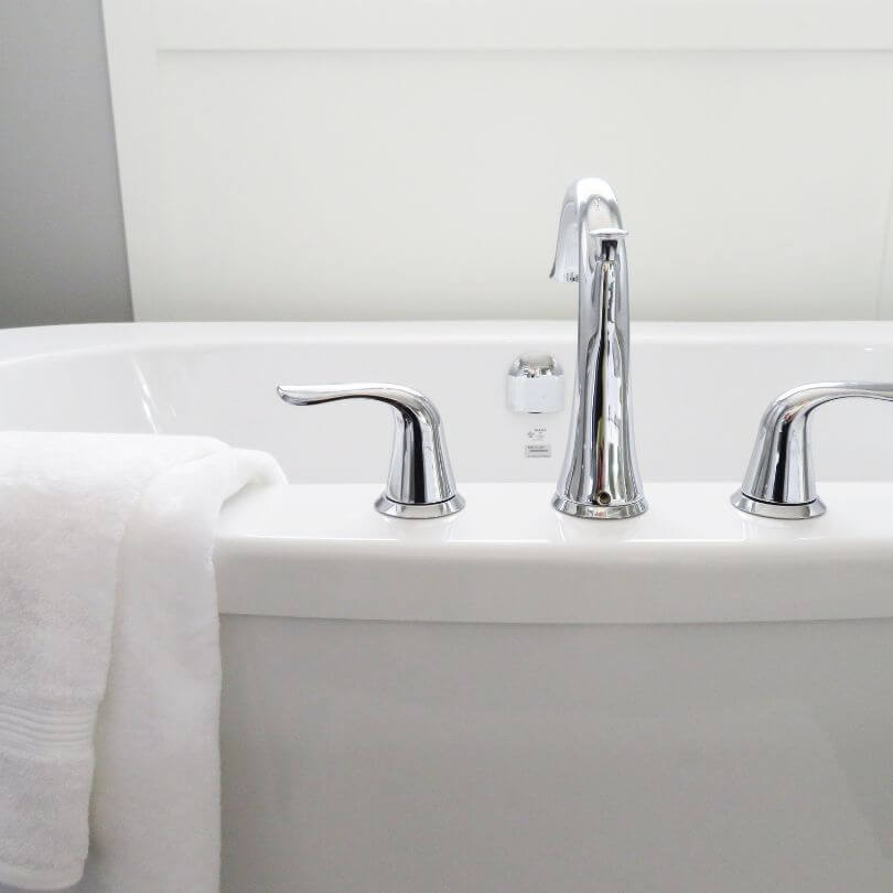 Roenter-clean-bathtub-cleaning